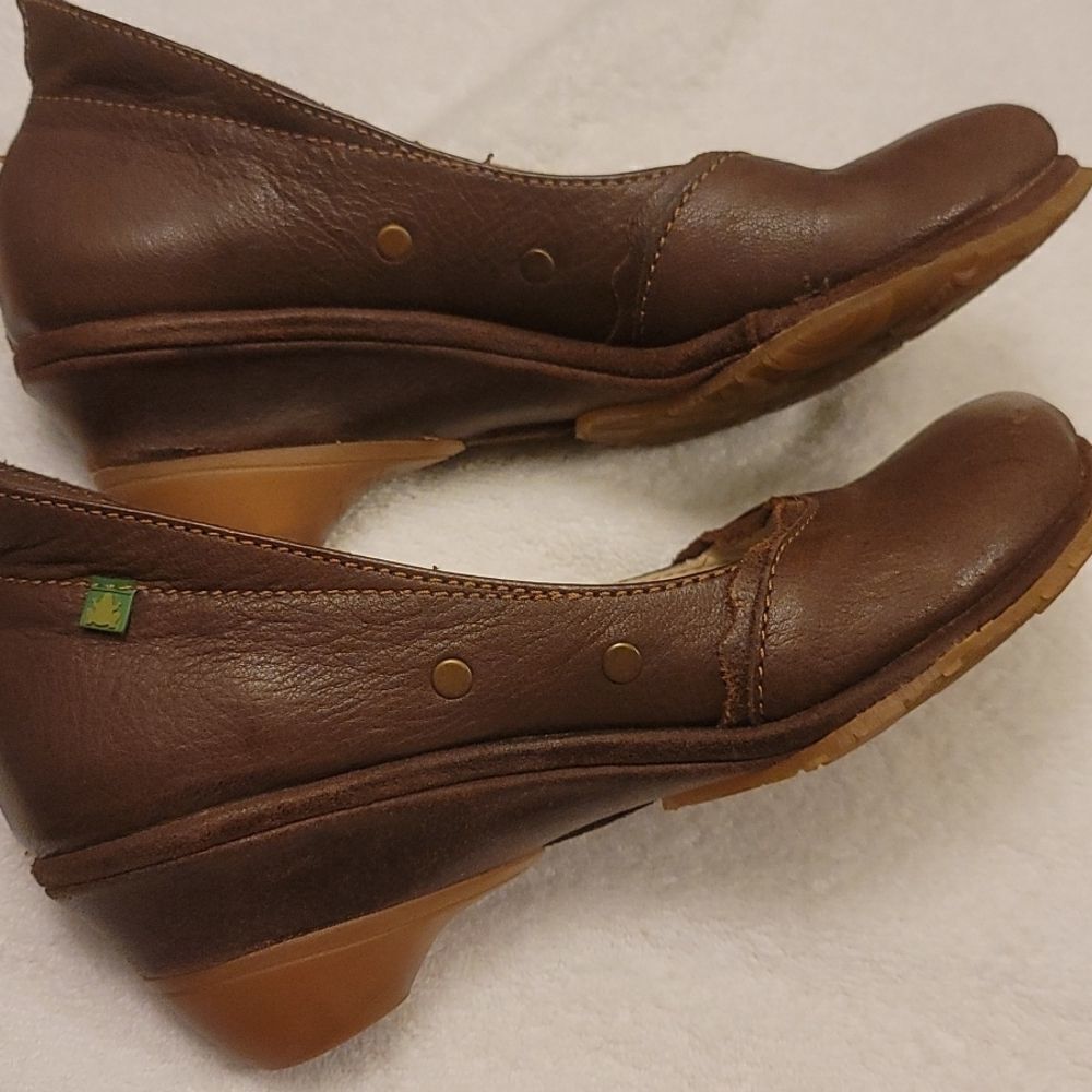 El naturalista Mary Jane style shoes size 8